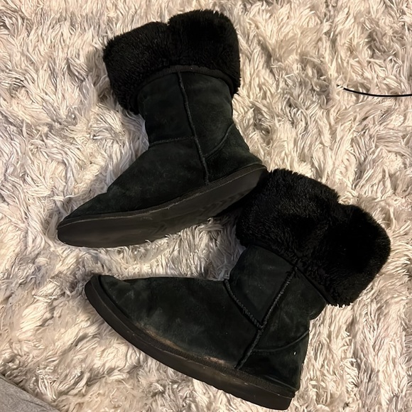Ugg black fits size 6.5-7.5 - Picture 2 of 3